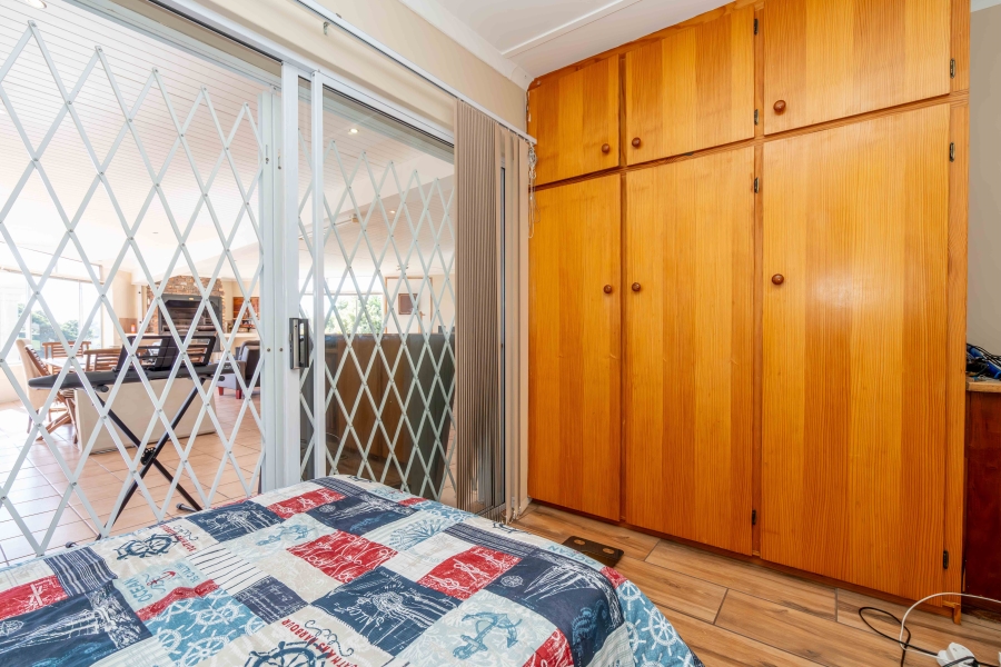 8 Bedroom Property for Sale in Middedorp Western Cape